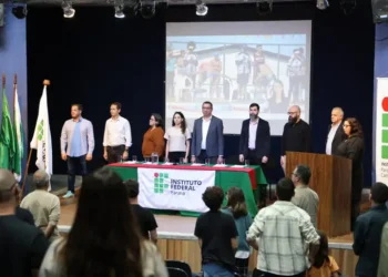 IFPR e EBC lançam a Rádio Educativa 106.3 FM em Paranaguá. Nova emissora pública une educação, cultura e cidadania com programação local e da Rádio Nacional.
