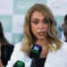 Deputada Erika Hilton solicita ao STF o bloqueio de contas e bens de Eduardo Bolsonaro, acusado de atuar contra o Brasil nos EUA após anúncio de taxação de exportações.