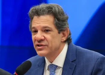 Fernando Haddad se reúne com ministros da Argentina, Rússia e China em semana de cúpulas do Mercosul e do Brics. Temas incluem acordo com UE, NDB e COP30.
