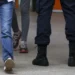 Justiça suspende contratação de policiais militares para escolas cívico-militares em SP. Governo recorrerá da decisão. Sindicato e PSOL apontam inconstitucionalidades e falta de consulta pública.