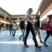 Alunos da Escola Estadual Presidente Dutra, em BH, protestam contra adesão ao modelo cívico-militar proposto pelo governo de Minas. Em vídeo, criticam falta de diálogo e defendem educação libertadora.