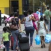 Estudo da ONU revela avanços na interiorização de venezuelanos no Brasil, mas alerta para desigualdades de gênero e falhas na integração com políticas públicas de saúde, moradia e trabalho.