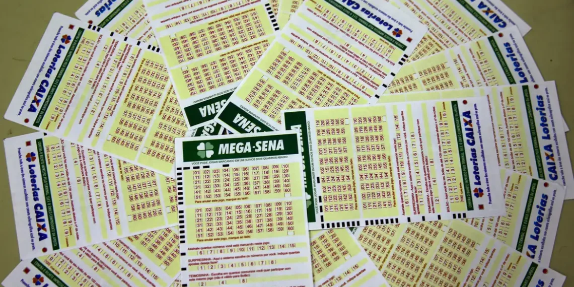 Concurso 2.884 da Mega-Sena sorteia R$ 6,5 milhões nesta quarta-feira (5), às 20h. Apostas até as 19h nas lotéricas ou online. Jogo simples custa R$ 5.