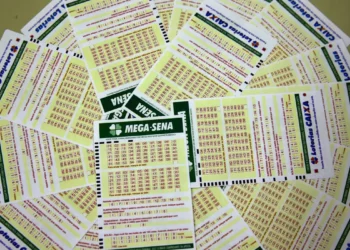 Concurso 2.884 da Mega-Sena sorteia R$ 6,5 milhões nesta quarta-feira (5), às 20h. Apostas até as 19h nas lotéricas ou online. Jogo simples custa R$ 5.