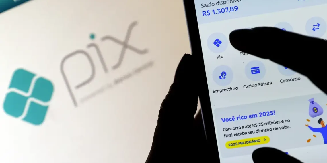 A partir desta terça (1º), novas regras do Pix entram em vigor. Banco Central cruzará dados com a Receita Federal e excluirá chaves com CPF ou CNPJ irregulares. Entenda as mudanças.