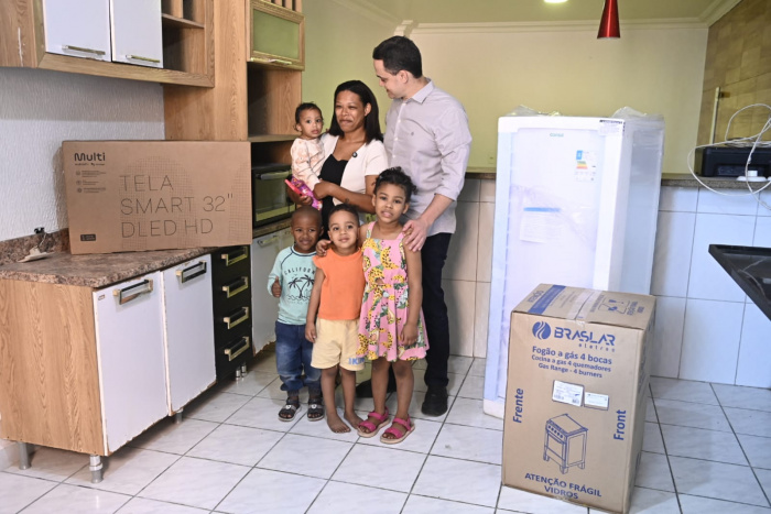 Prefeitura de Vitória entrega nova casa à família Matos no bairro Conquista por meio do Bônus Moradia. Programa já transformou a vida de 245 famílias em situação de vulnerabilidade.