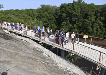 No aniversário de Vitória, a capital capixaba entrega ciclopassarela na Grande São Pedro. Obras requalificam orlas, melhoram mobilidade e fomentam turismo e economia local.