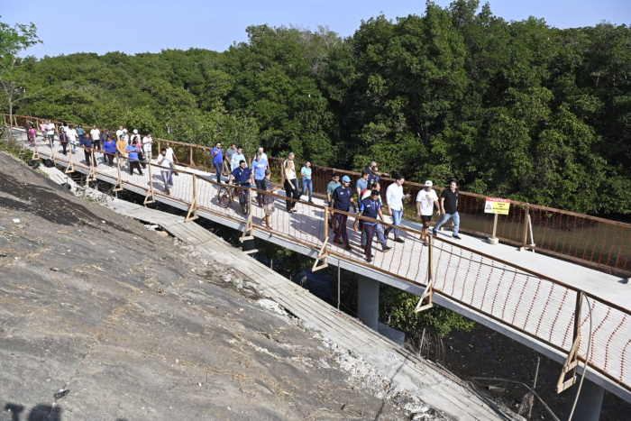 No aniversário de Vitória, a capital capixaba entrega ciclopassarela na Grande São Pedro. Obras requalificam orlas, melhoram mobilidade e fomentam turismo e economia local.