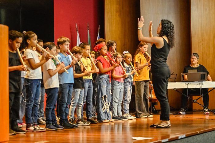 A Fafi abre inscrições para 357 vagas em oficinas gratuitas de teatro, dança e música no segundo semestre de 2025. Aulas começam em 4 de agosto. Veja como participar.