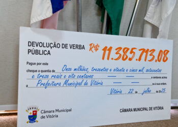 A Câmara Municipal de Vitória devolveu R$ 11,3 milhões à Prefeitura, valor economizado ao longo do ano. Recursos poderão ser aplicados em áreas essenciais como saúde e educação.