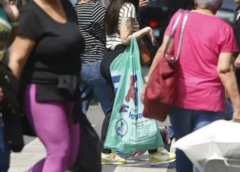 Estudo da UFSCar com universidade do Reino Unido revela que obesidade sarcopênica aumenta em 80% o risco de morte. A prática de hábitos saudáveis pode reduzir significativamente esse risco.