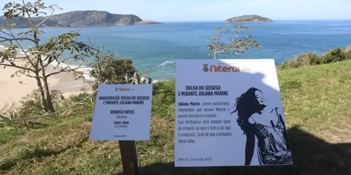 Prefeitura de Niterói inaugura placa em homenagem a Juliana Marins, jovem de 26 anos que morreu em trilha na Indonésia. Mirante e trilha da Praia do Sossego passam a levar seu nome