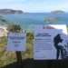 Prefeitura de Niterói inaugura placa em homenagem a Juliana Marins, jovem de 26 anos que morreu em trilha na Indonésia. Mirante e trilha da Praia do Sossego passam a levar seu nome