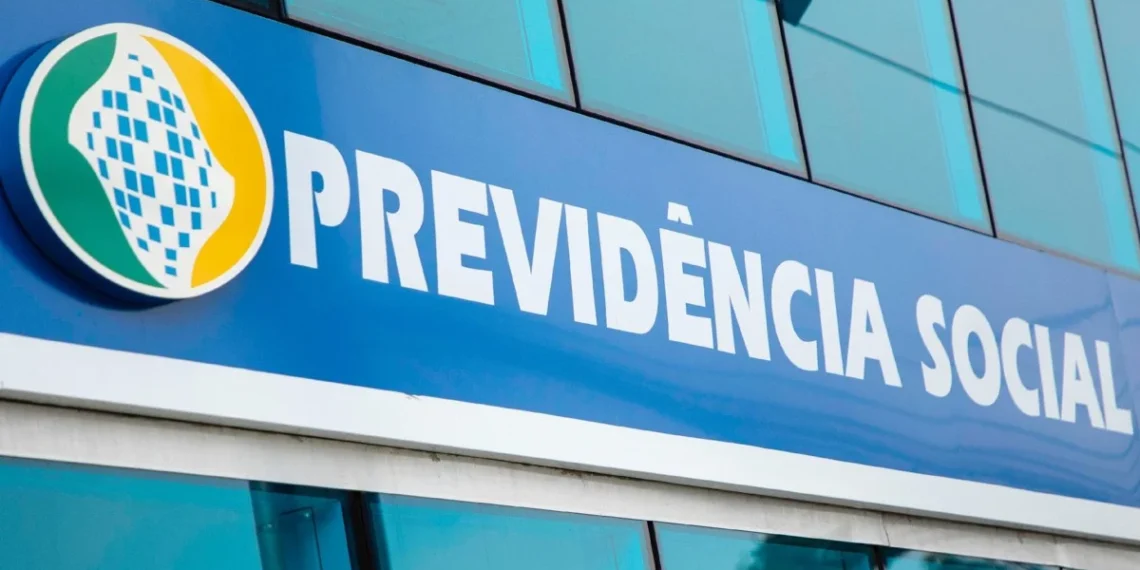Ministério da Previdência nomeia 500 peritos médicos federais após 15 anos sem concurso. Reforço amplia atendimento em 235 cidades, priorizando Norte e Nordeste.