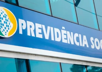 Ministério da Previdência nomeia 500 peritos médicos federais após 15 anos sem concurso. Reforço amplia atendimento em 235 cidades, priorizando Norte e Nordeste.