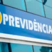 Ministério da Previdência nomeia 500 peritos médicos federais após 15 anos sem concurso. Reforço amplia atendimento em 235 cidades, priorizando Norte e Nordeste.