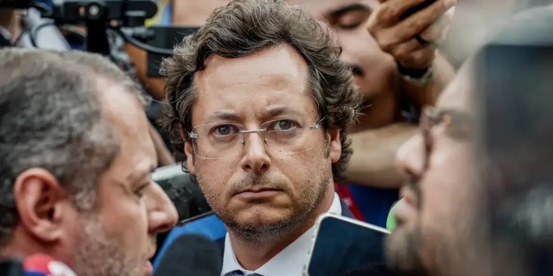 Polícia Federal ouve advogados e ex-assessor de Jair Bolsonaro em inquérito que investiga tentativa de obstrução da Justiça no caso da suposta trama golpista. Depoimentos foram prestados por ordem do STF.