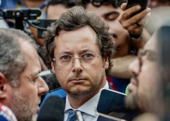 Polícia Federal ouve advogados e ex-assessor de Jair Bolsonaro em inquérito que investiga tentativa de obstrução da Justiça no caso da suposta trama golpista. Depoimentos foram prestados por ordem do STF.