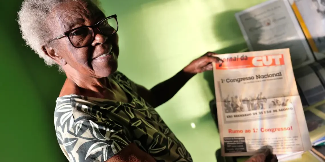 Aos 92 anos, Dona Zica celebra sua trajetória como liderança sindical, religiosa e social. Fundadora do Sindicato dos Trabalhadores Domésticos, ela é referência na luta por igualdade e justiça no trabalho doméstico no Brasil.