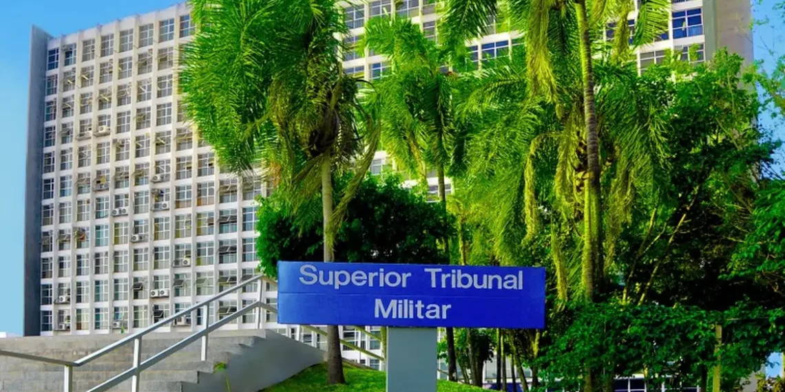 Justiça Militar condena suboficial da Marinha por assédio sexual contra cabo trans no Rio. Sentença reconhece abalo psicológico e reforça dever institucional de combater violência de gênero.