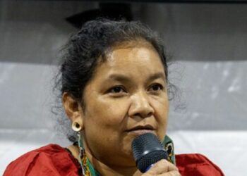 O documentário “Yõg ãtak: Meu Pai, Kaiowá” estreia nos cinemas revelando a história real de duas filhas Maxakali que reencontram o pai Guarani-Kaiowá após quatro décadas. Separação aconteceu durante a ditadura militar. Filme também retrata luta dos povos indígenas por memória, território e justiça.