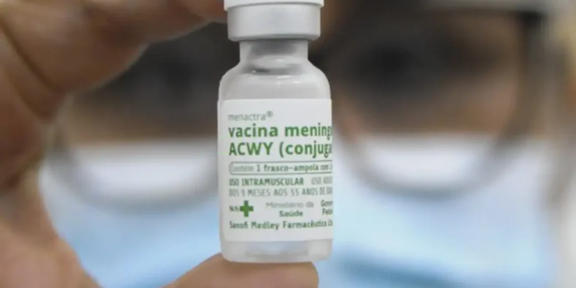 Ministério da Saúde atualiza esquema vacinal contra meningite no SUS. Crianças de 12 meses passam a receber a vacina ACWY como reforço, ampliando a proteção contra os sorogrupos A, C, W e Y.