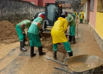 Petrópolis recebe R$ 37 milhões do governo federal para construir 248 moradias para vítimas de desastres. Recursos também serão usados em obras no cemitério e ações preventivas.
