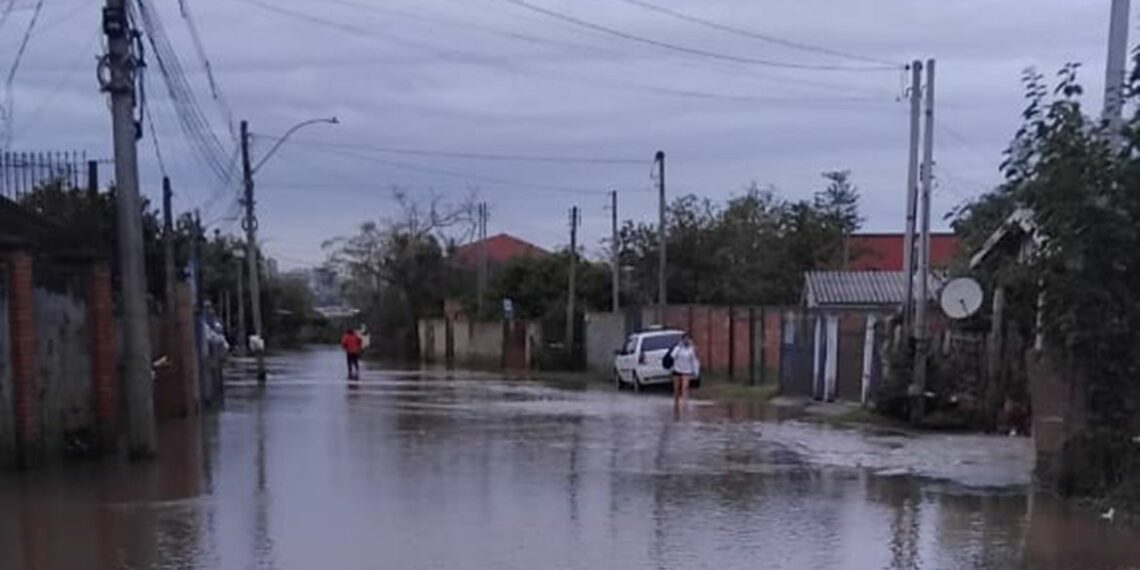 Ministério da Integração declara emergência em 11 cidades gaúchas atingidas por chuvas intensas em junho; prefeituras podem pedir recursos para assistência humanitária.