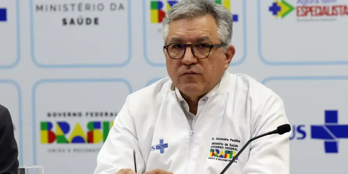 Ministro da Saúde, Alexandre Padilha, reage à revogação de vistos por parte dos EUA contra integrantes ligados ao Mais Médicos e reafirma a importância do programa para milhões de brasileiros.