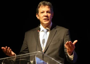 Fernando Haddad elogiou Geraldo Alckmin por sua atuação firme nas negociações com os EUA e destacou a importância do turismo para a geração de renda, empregos e justiça social no Brasil.