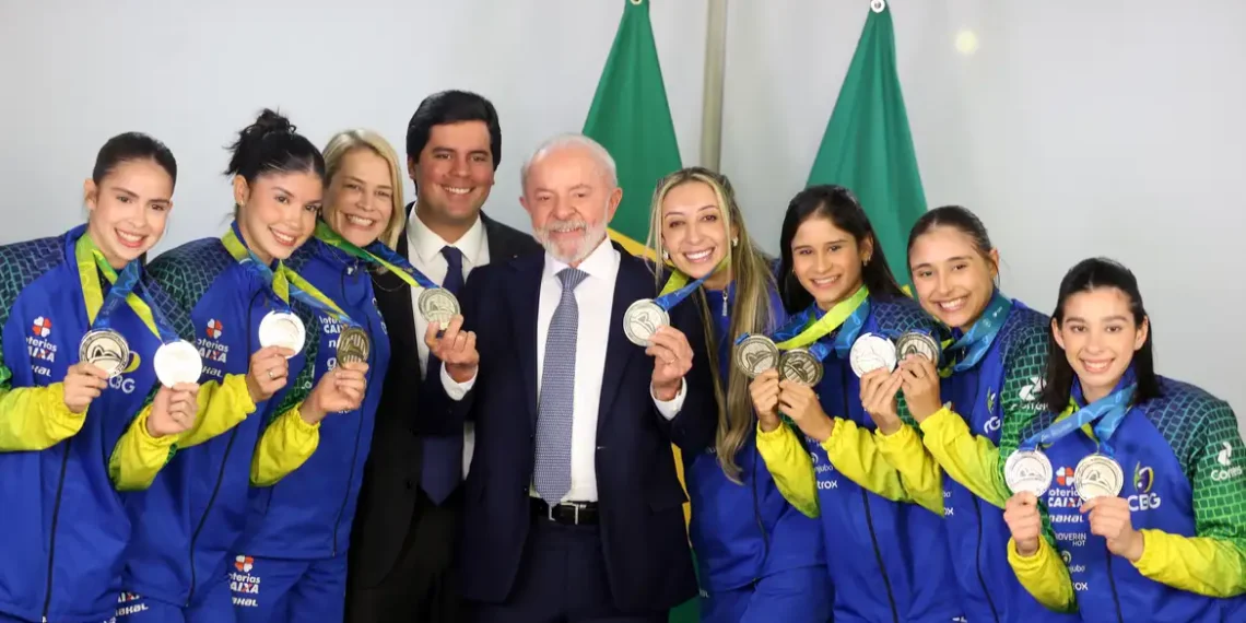 O presidente Lula anunciou a criação de uma universidade dos esportes no Brasil. A iniciativa amplia a proposta inicial de uma faculdade de futebol e valoriza a diversidade esportiva nacional.