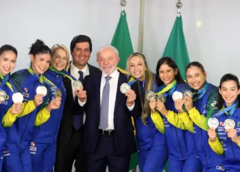 O presidente Lula anunciou a criação de uma universidade dos esportes no Brasil. A iniciativa amplia a proposta inicial de uma faculdade de futebol e valoriza a diversidade esportiva nacional.