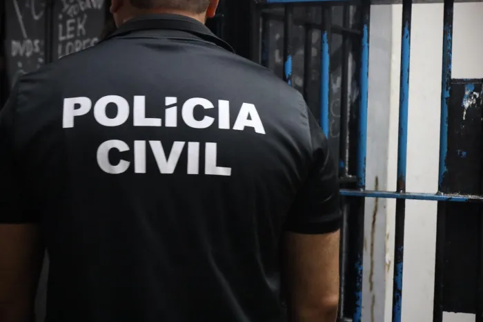 Estelionatário é preso em São Paulo após aplicar golpes em mulheres no Espírito Santo. Ele usava relacionamentos amorosos para obter vantagens financeiras. Veja como ele agia e o que diz a Polícia Civil.