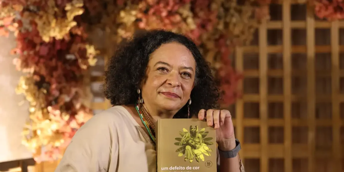 O Fliparacatu 2025 homenageia Ana Maria Gonçalves, primeira mulher negra eleita para a Academia Brasileira de Letras, e o escritor português Valter Hugo Mãe. Festival traz mais de 60 autores em debates, lançamentos e oficinas em Minas Gerais.