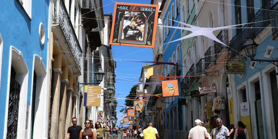 Flipelô 2025 agita Salvador com tributo a Dias Gomes, atrações literárias e culturais gratuitas no Pelourinho até 10 de agosto.