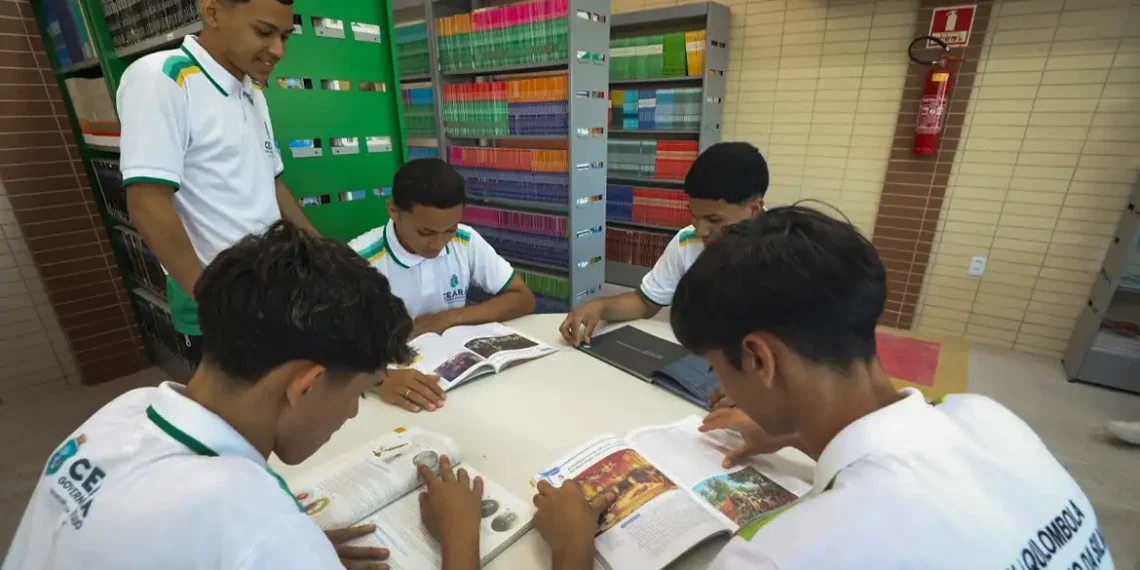 O MEC começou a pagar a sexta parcela do programa Pé-de-Meia 2025. Mais de 3,4 milhões de alunos do ensino médio público receberão até R$ 200, conforme calendário da Caixa.