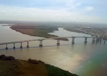 Previsão do tempo indica fortes ventos, temporais isolados e risco de alagamentos no Rio Grande do Sul e regiões do Sul do Brasil. Defesa Civil e Inmet emitem alertas.