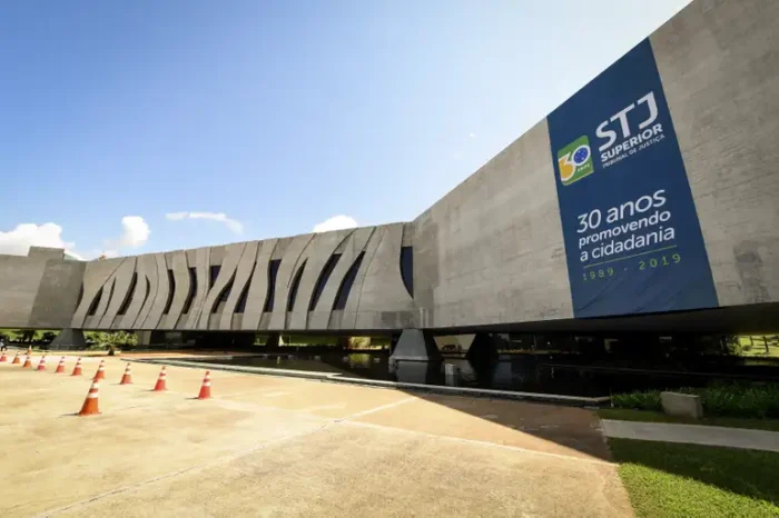 O STJ autorizou a retomada das obras do complexo Maraey, em Maricá (RJ). O projeto de 840 hectares inclui hotéis, campo de golfe, shopping e heliporto, após anos de disputa entre o Inea, prefeitura e MPRJ.