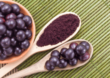 Governo Federal vai comprar açaí, uva, mel, manga, castanhas e pescados de produtores afetados pelo tarifaço dos EUA. Alimentos serão destinados à merenda escolar, hospitais, universidades e Forças Armadas.