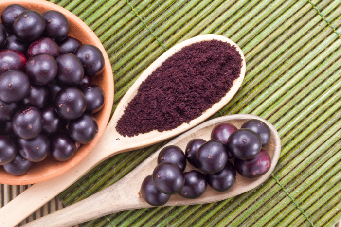 Governo Federal vai comprar açaí, uva, mel, manga, castanhas e pescados de produtores afetados pelo tarifaço dos EUA. Alimentos serão destinados à merenda escolar, hospitais, universidades e Forças Armadas.