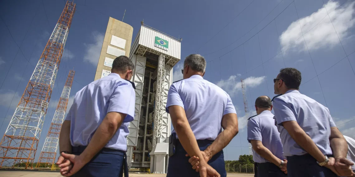 Espionagem e interferência estrangeira frearam o desenvolvimento do Brasil em energia nuclear, indústria militar e aeroespacial. Conheça três casos históricos que impactaram o país.