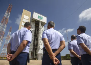 Espionagem e interferência estrangeira frearam o desenvolvimento do Brasil em energia nuclear, indústria militar e aeroespacial. Conheça três casos históricos que impactaram o país.