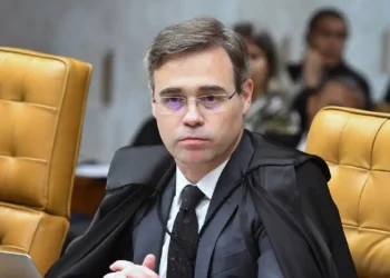O ministro André Mendonça, do STF, foi escolhido relator da investigação sobre descontos ilegais em benefícios do INSS. O esquema teria desviado R$ 6,3 bilhões de aposentados e pensionistas.