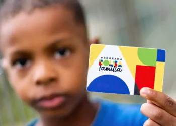Caixa Econômica Federal paga nesta sexta-feira (22) a parcela de agosto do Bolsa Família e Auxílio Gás para beneficiários com NIS final 5. Valor médio do benefício sobe para R$ 671,54.
