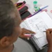 Pesquisa do INAF revela que jovens de 15 a 29 anos que estudam e trabalham têm melhor alfabetismo funcional. Apesar disso, avanços são lentos e insuficientes para o mercado de trabalho atual.