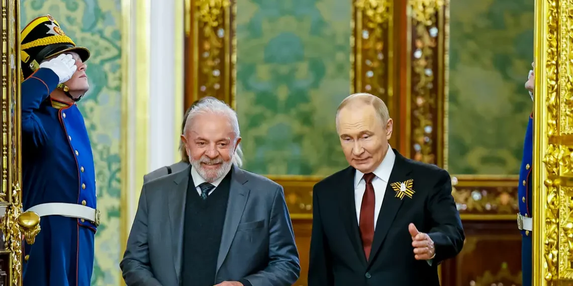 O presidente Lula conversou com Vladimir Putin sobre esforços pela paz na Ucrânia, troca de informações com os EUA e reforço da cooperação bilateral entre Brasil e Rússia após a Cúpula do Brics.