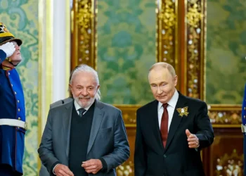 O presidente Lula conversou com Vladimir Putin sobre esforços pela paz na Ucrânia, troca de informações com os EUA e reforço da cooperação bilateral entre Brasil e Rússia após a Cúpula do Brics.