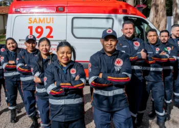 O Ministério da Saúde inaugurou, em Dourados (MS), o primeiro Samu 192 indígena do Brasil, que atenderá 25 mil pessoas da TI Jaguapiru com equipe bilíngue e redução do tempo de espera por ambulância.