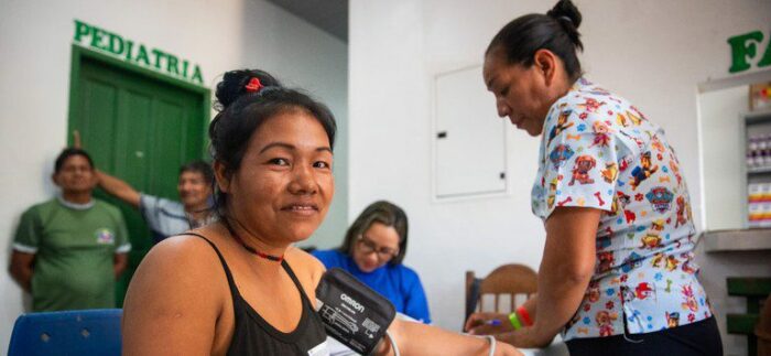 Mutirão do programa “Agora Tem Especialistas” leva cirurgias, consultas e exames a aldeias indígenas da Amazônia, beneficiando mais de 12,5 mil pessoas em áreas de difícil acesso.