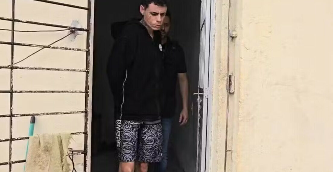 Hacker Cayo Lucas é preso em Olinda por invadir sistemas governamentais e lucrar mais de R$ 500 mil com dados ilegais. Ele nega ameaças a youtuber, mas é investigado por exploração infantil e crimes cibernéticos.